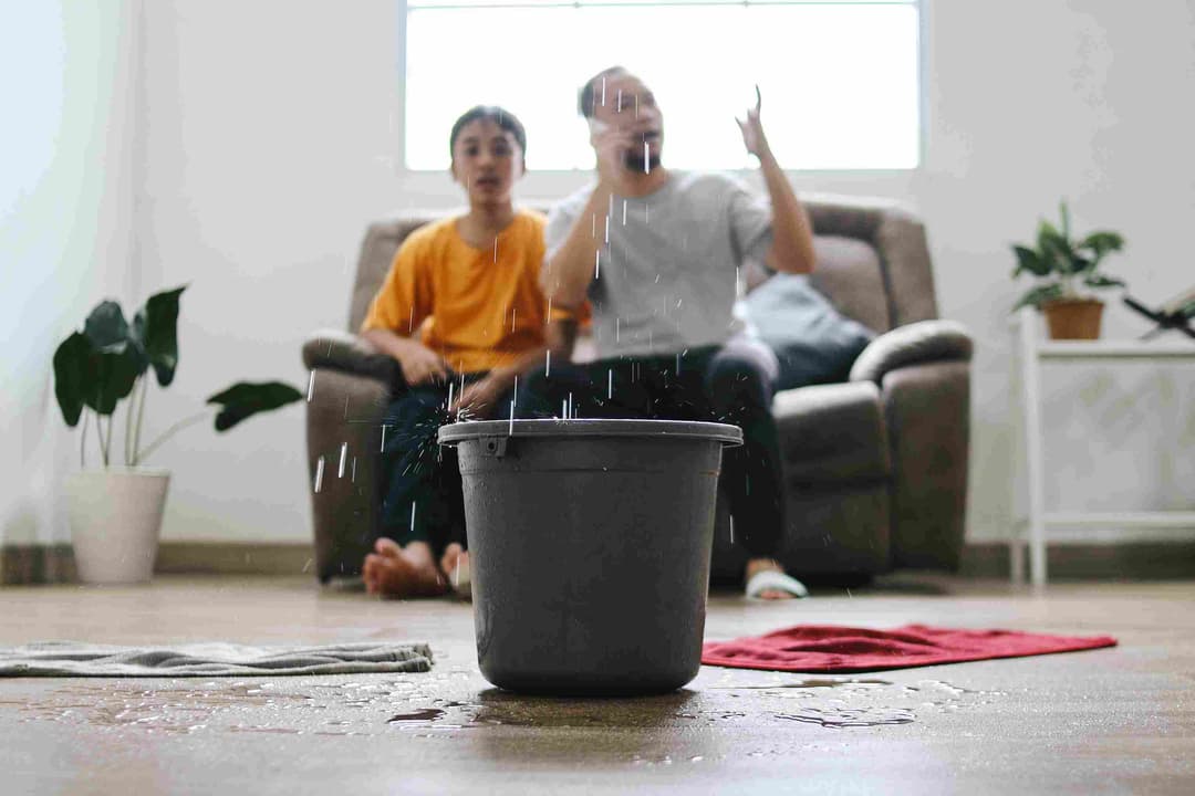 roof-leaking-in-living-room